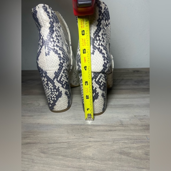 Steve Madden Women's Rookie Chop Out Booties,Snakeskin, Size 8.5 - Picture 9 of 10
